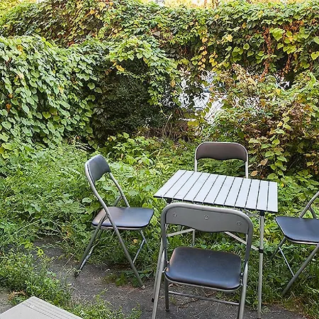 подобово на вулиці чорновола 31 біля форуму у місті львові біля малевича * Lviv