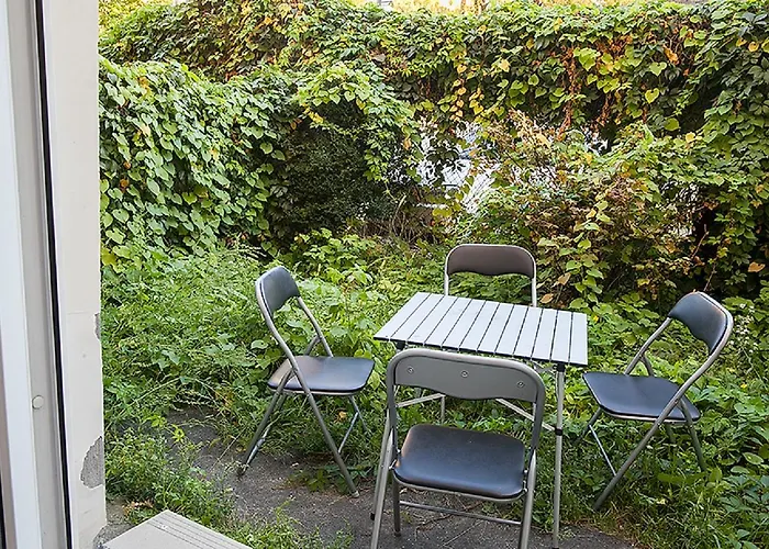 подобово на вулиці чорновола 31 біля форуму у місті львові біля малевича * リヴィウ