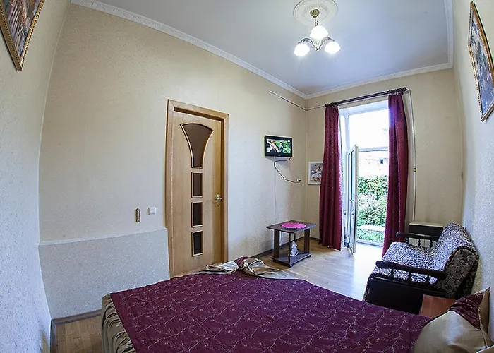 подобово на вулиці чорновола 31 біля форуму у місті львові біля малевича * リヴィウ